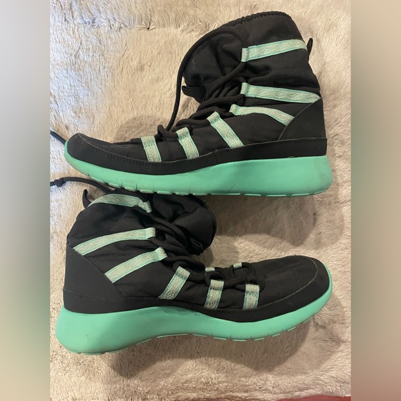 Nike Roshe Run High Sneaker boot discontinued lined Size 8.5 - Picture 5 of 6